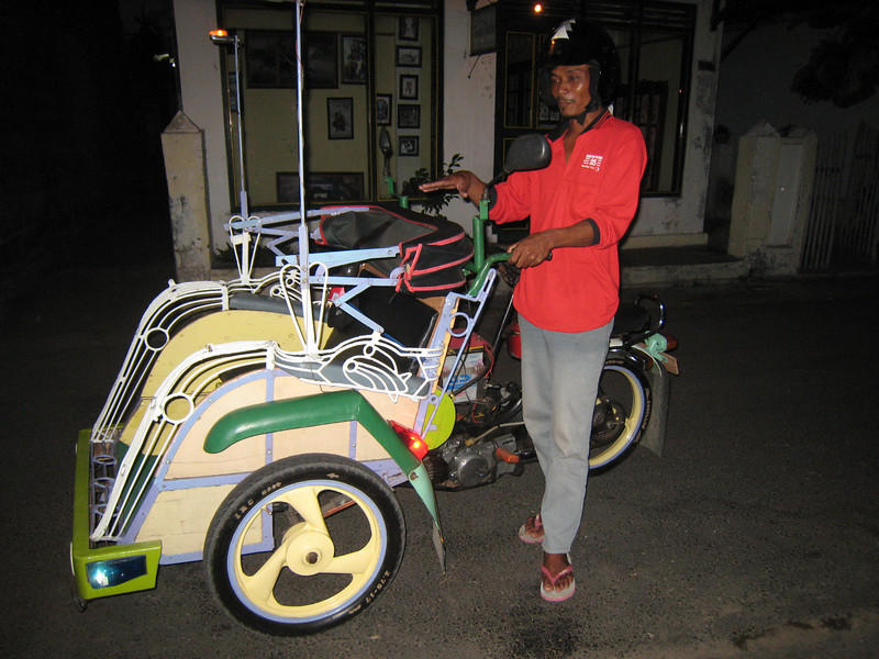 Motorised becak